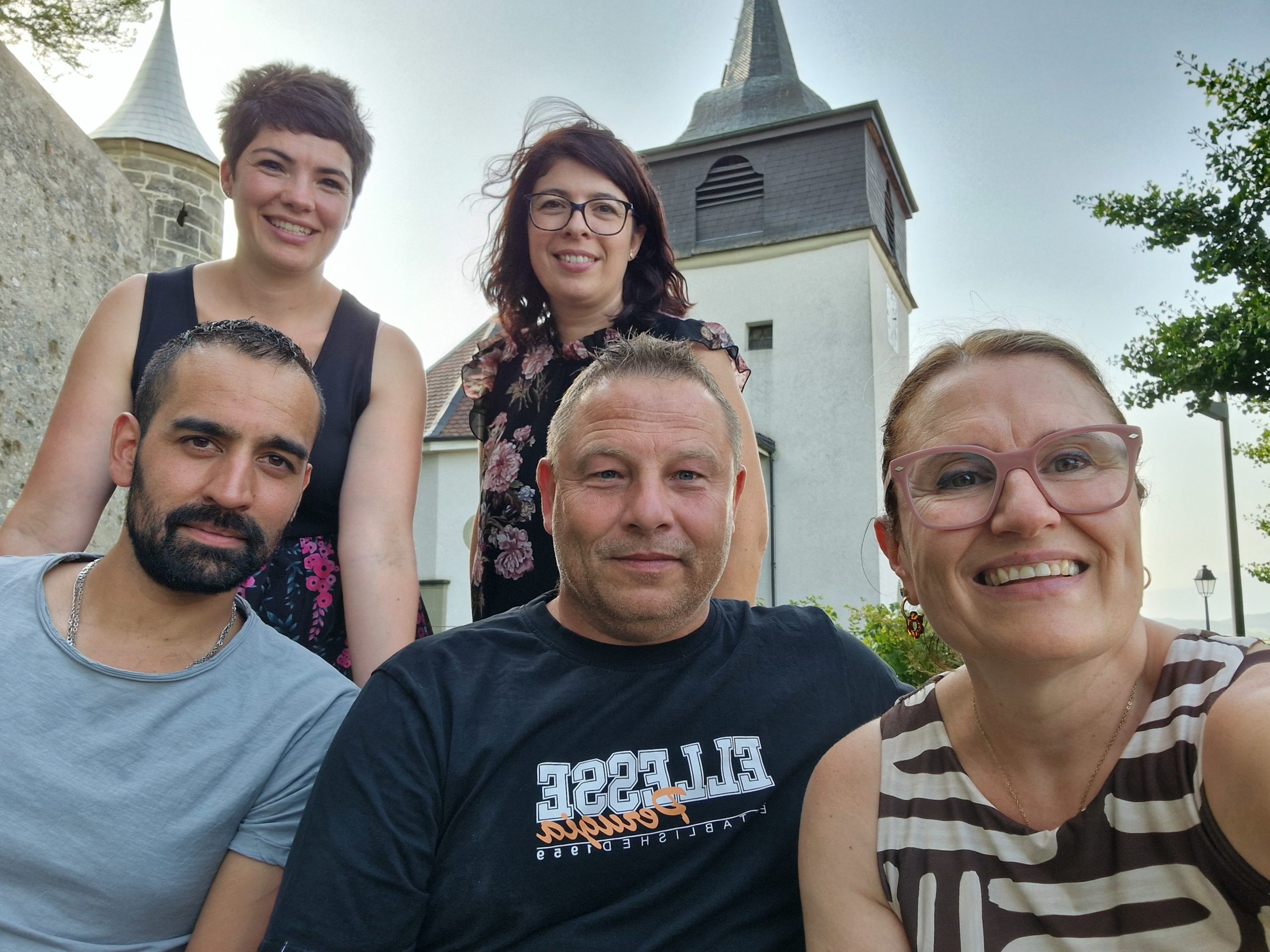 Conseillers de paroisse, de gauche à droite, de haut en bas : Magalie Conus, Dalia Fernandez, Maxime Punitharangitham, Michel Bosson, Caroline Cottet. Manque sur la phot : la secrétaire : Maïté Gay © Caroline Cottet